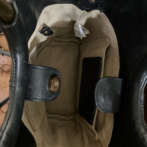 Excellent used condition! J.Crew Bracelet bucket bag in Italian leather. - Picture 4 of 8